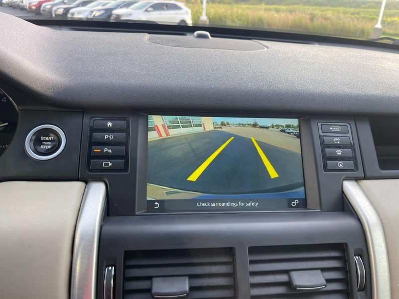 Land Rover Discovery Sport Vehicle Image 31