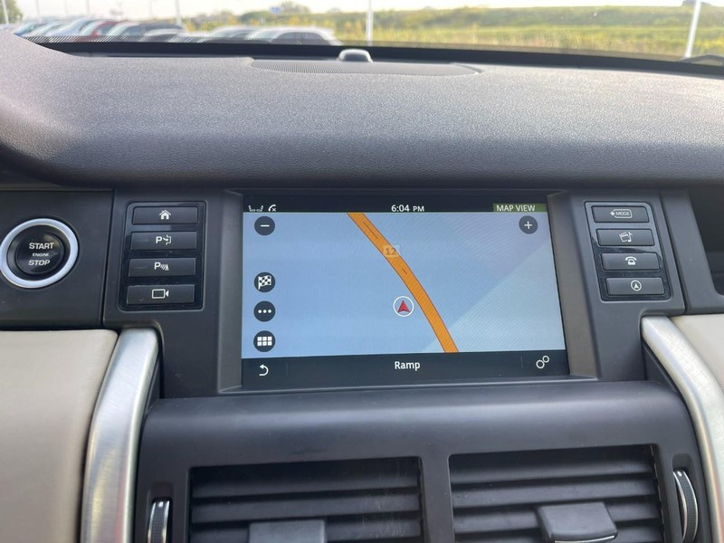 Land Rover Discovery Sport Vehicle Image 32