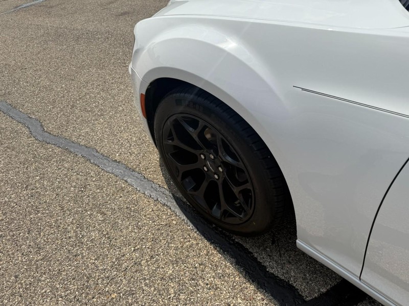 Chrysler 300 Vehicle Image 05