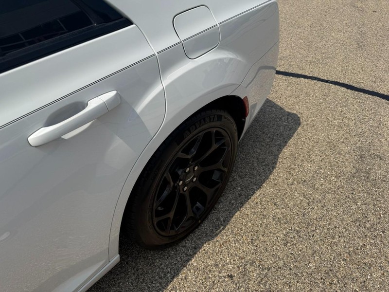 Chrysler 300 Vehicle Image 08