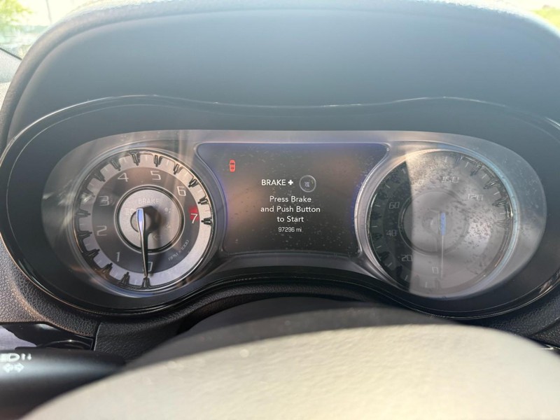 Chrysler 300 Vehicle Image 13