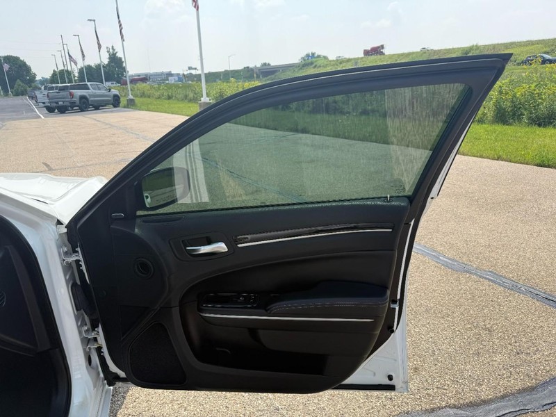 Chrysler 300 Vehicle Image 22
