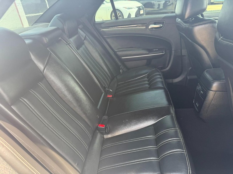 Chrysler 300 Vehicle Image 27