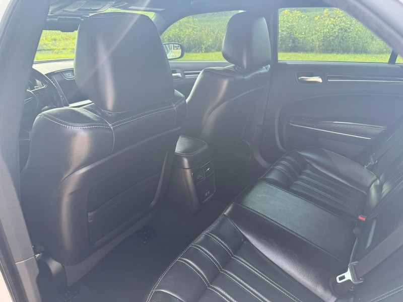 Chrysler 300 Vehicle Image 29
