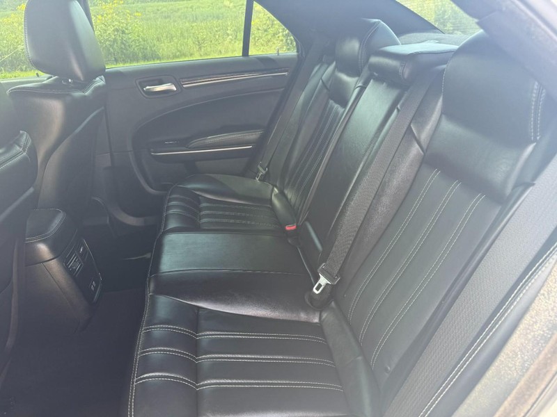 Chrysler 300 Vehicle Image 30