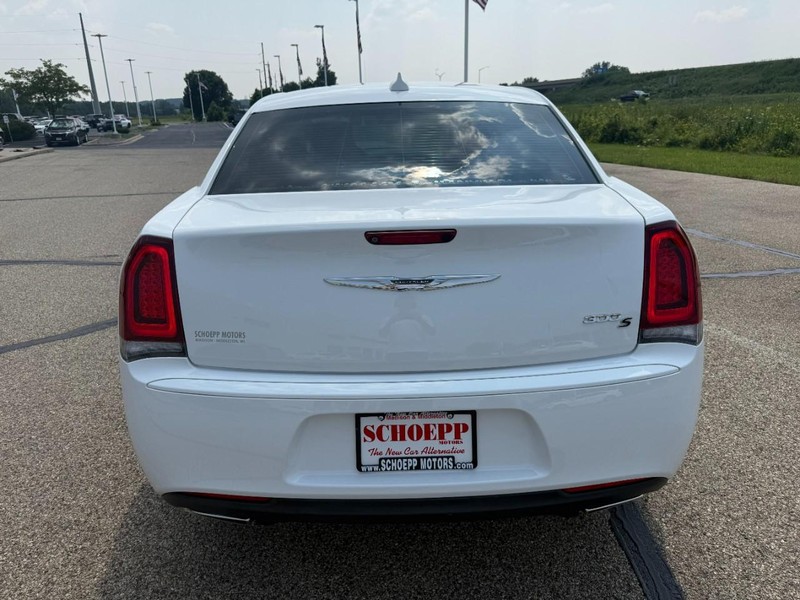 Chrysler 300 Vehicle Image 31