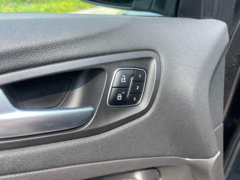 Ford Escape Vehicle Image 16