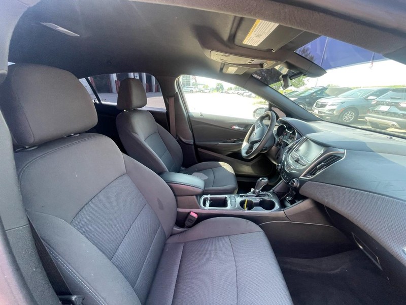Chevrolet Cruze Vehicle Image 03