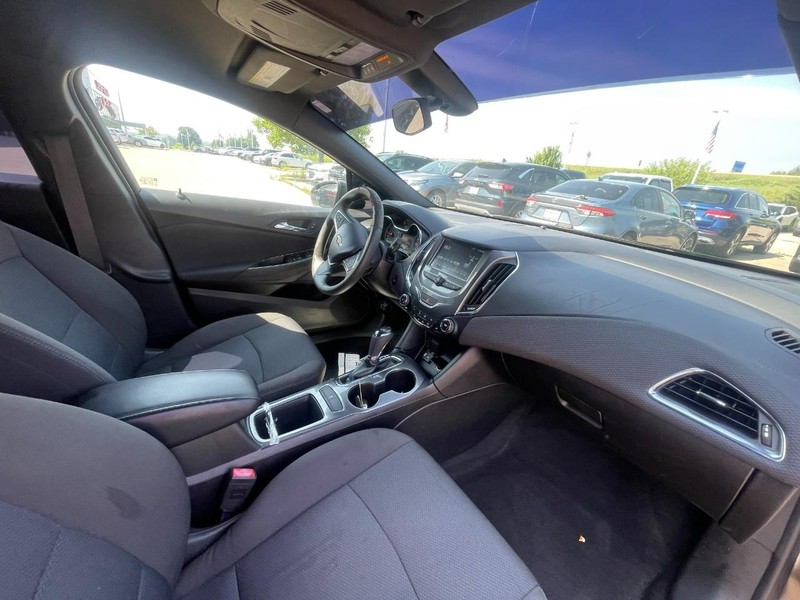 Chevrolet Cruze Vehicle Image 04