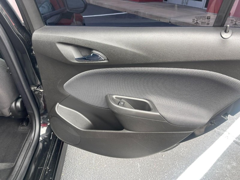 Chevrolet Cruze Vehicle Image 11
