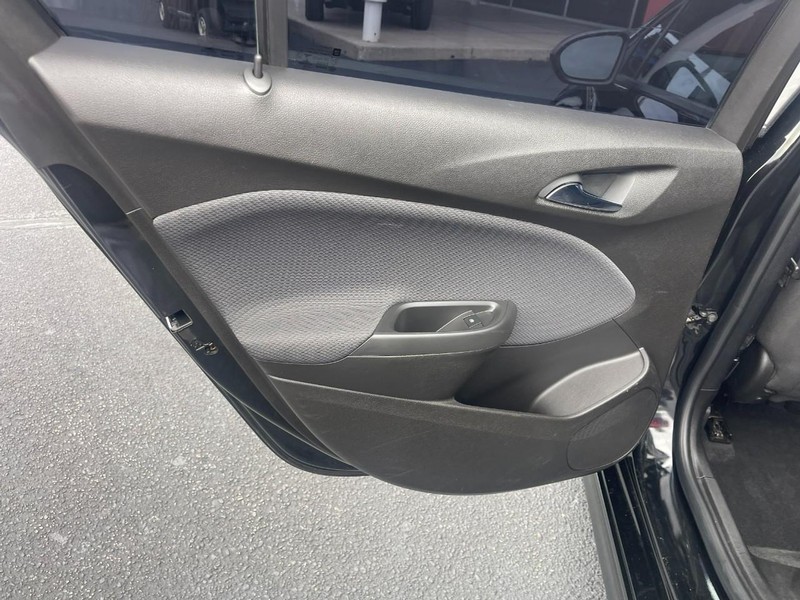 Chevrolet Cruze Vehicle Image 14