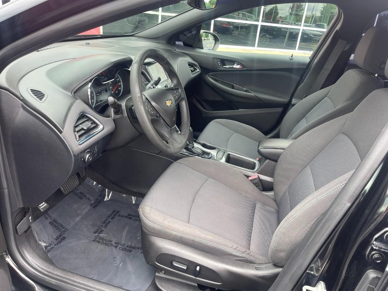 Chevrolet Cruze Vehicle Image 15