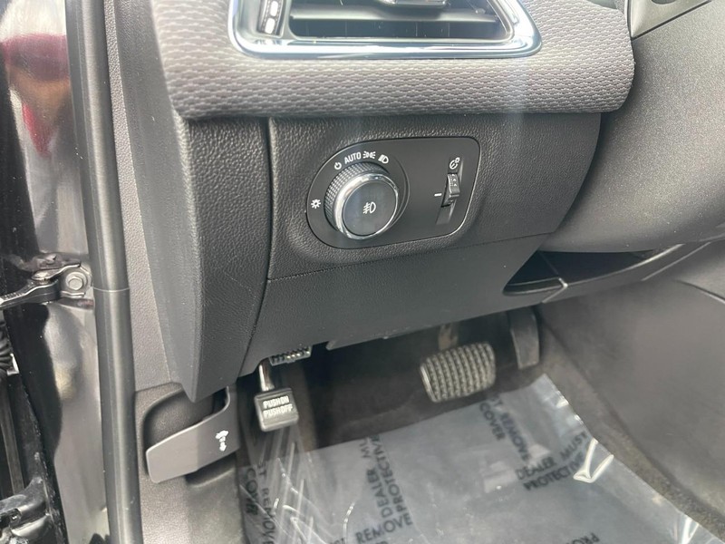 Chevrolet Cruze Vehicle Image 17