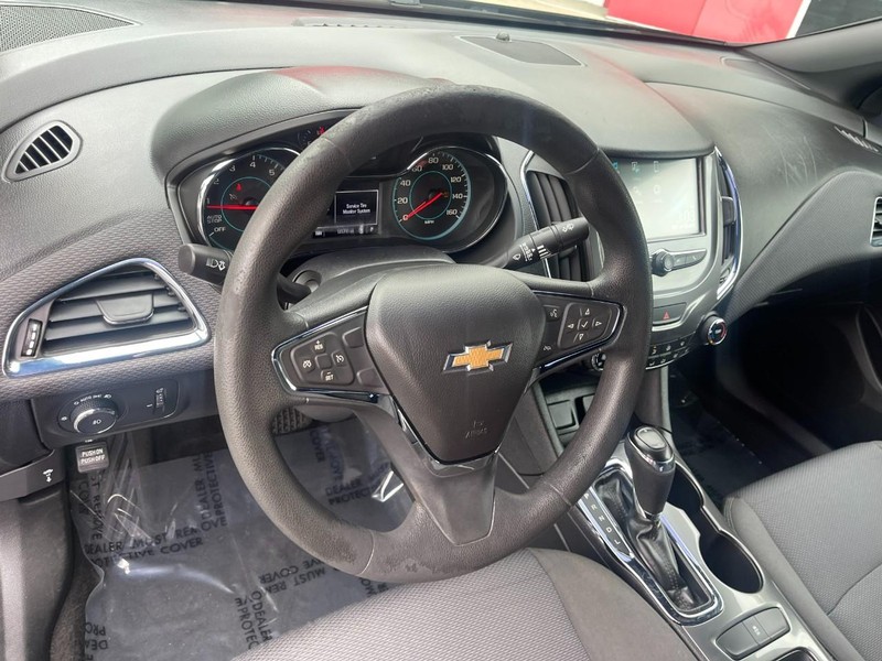 Chevrolet Cruze Vehicle Image 18