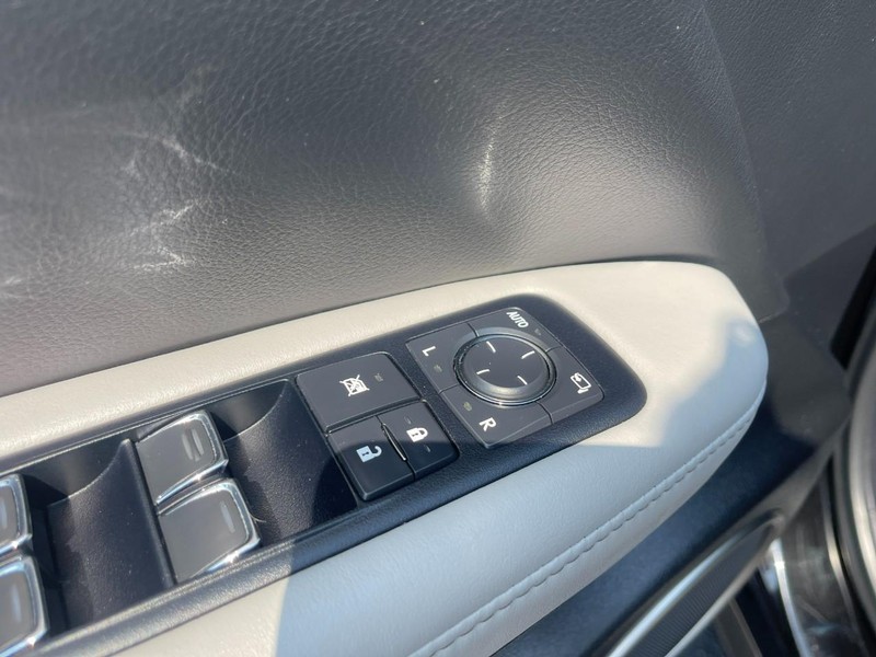 Lexus RX Vehicle Image 25