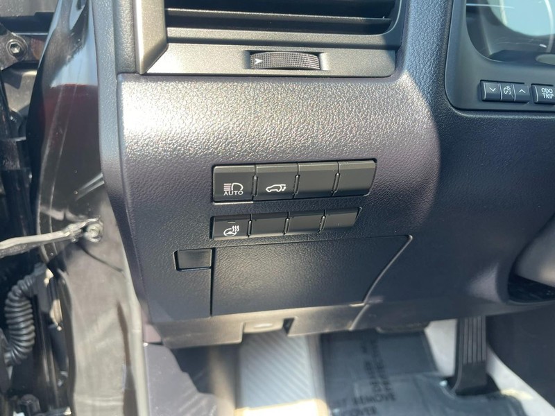 Lexus RX Vehicle Image 26