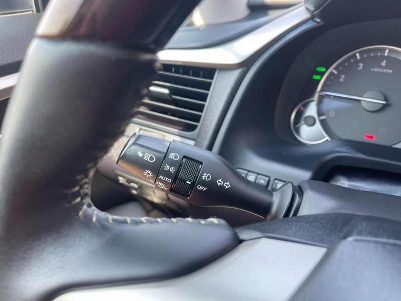 Lexus RX Vehicle Image 32