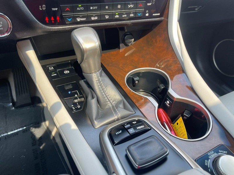 Lexus RX Vehicle Image 35