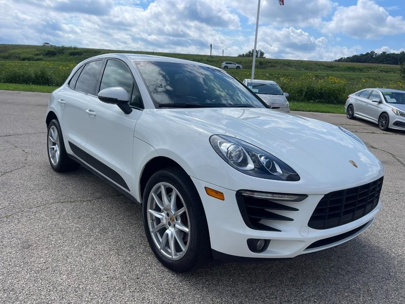 Porsche Macan Vehicle Image 02