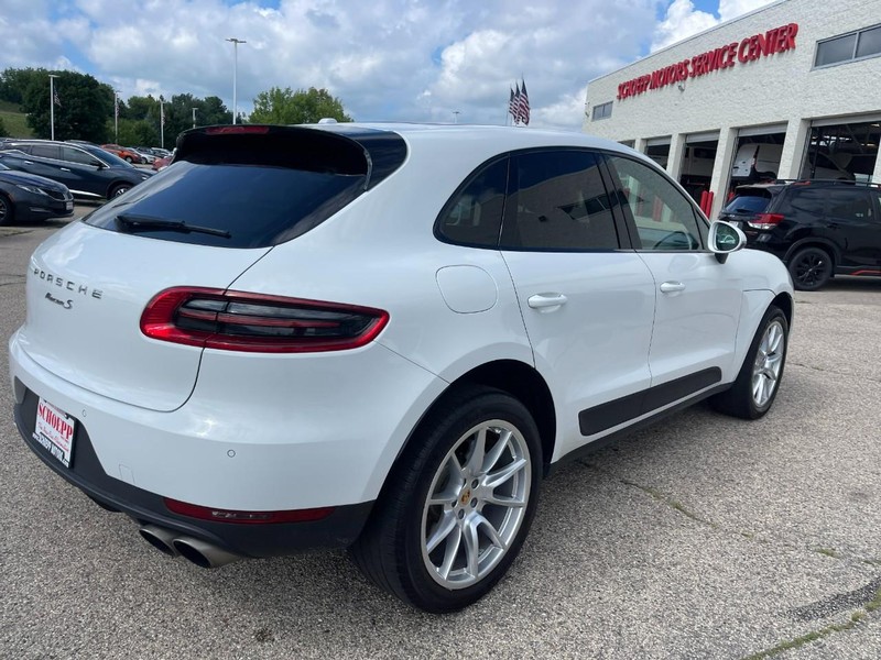 Porsche Macan Vehicle Image 03