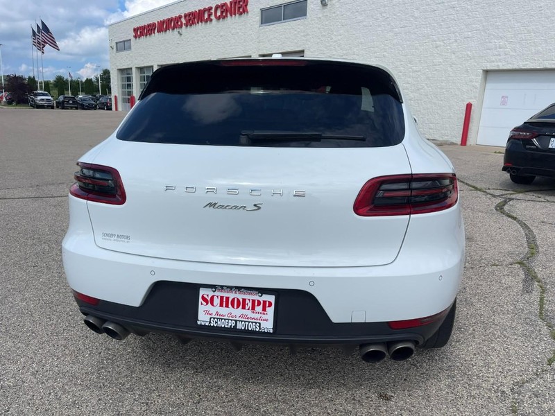 Porsche Macan Vehicle Image 04