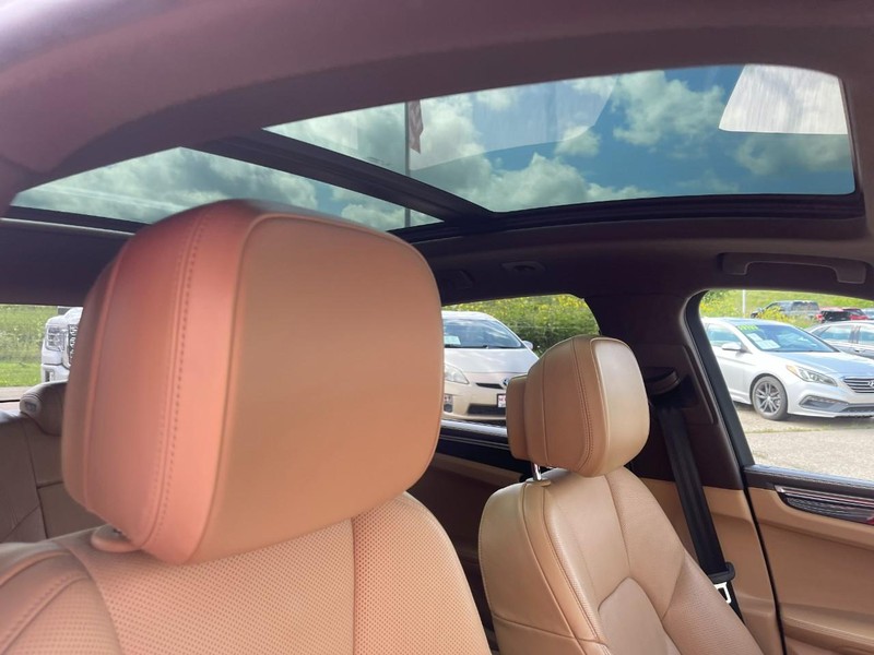 Porsche Macan Vehicle Image 11