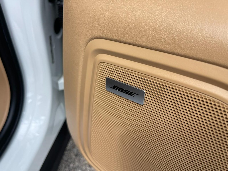 Porsche Macan Vehicle Image 15