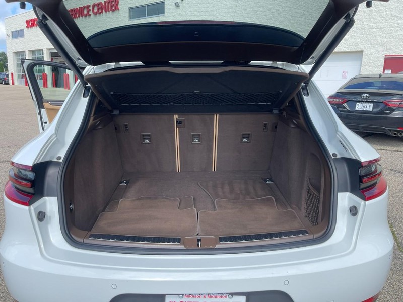 Porsche Macan Vehicle Image 19