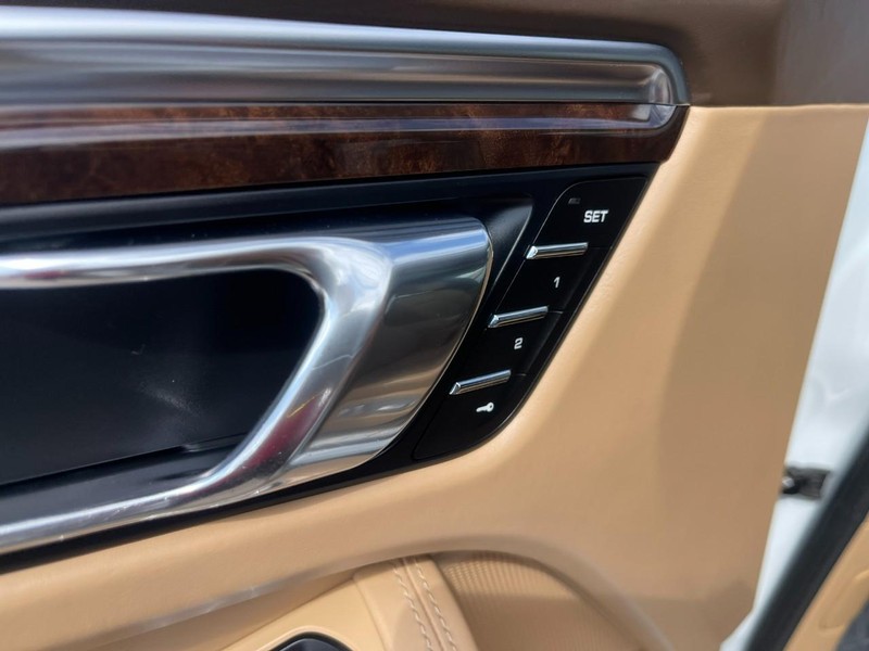 Porsche Macan Vehicle Image 26
