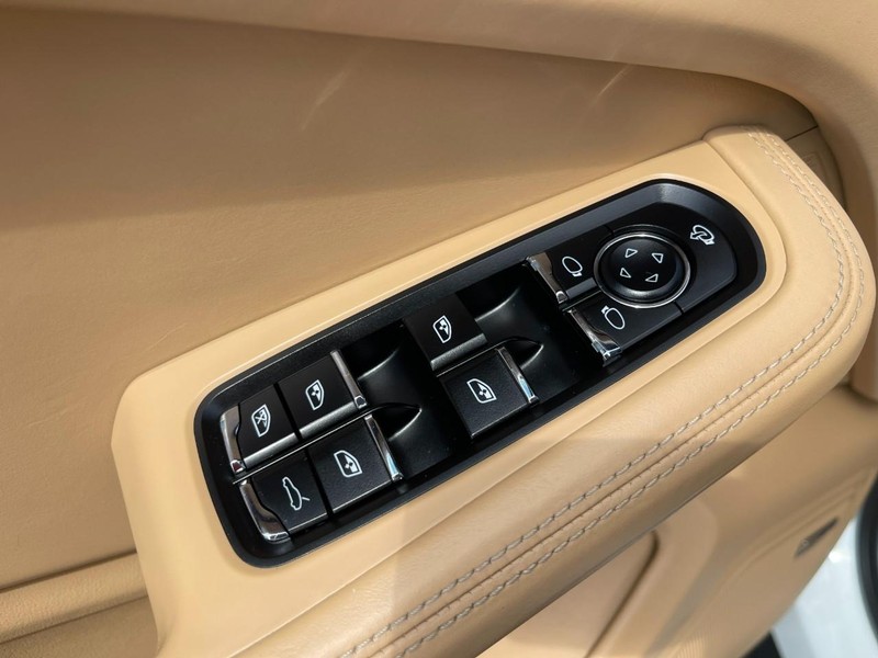 Porsche Macan Vehicle Image 27