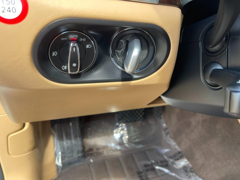 Porsche Macan Vehicle Image 28
