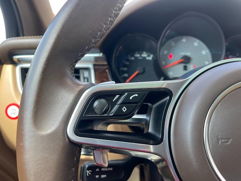 Porsche Macan Vehicle Image 30