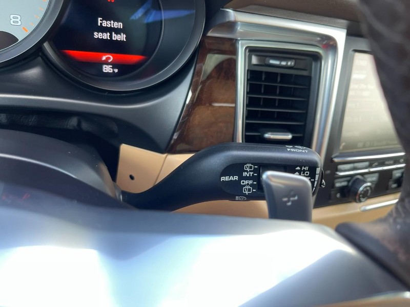 Porsche Macan Vehicle Image 33