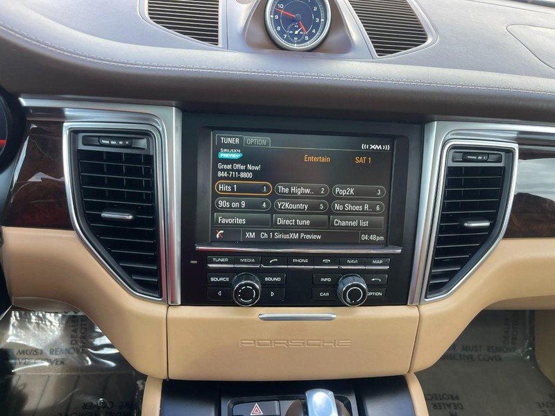 Porsche Macan Vehicle Image 35