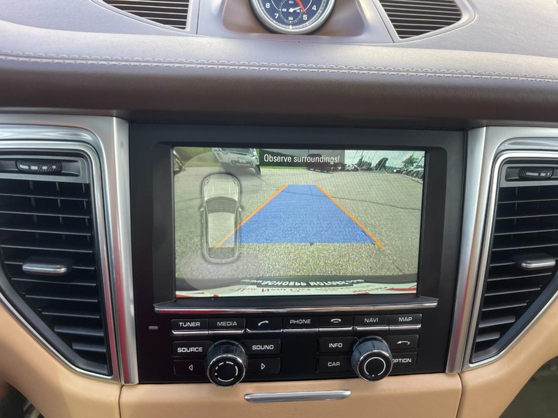 Porsche Macan Vehicle Image 37