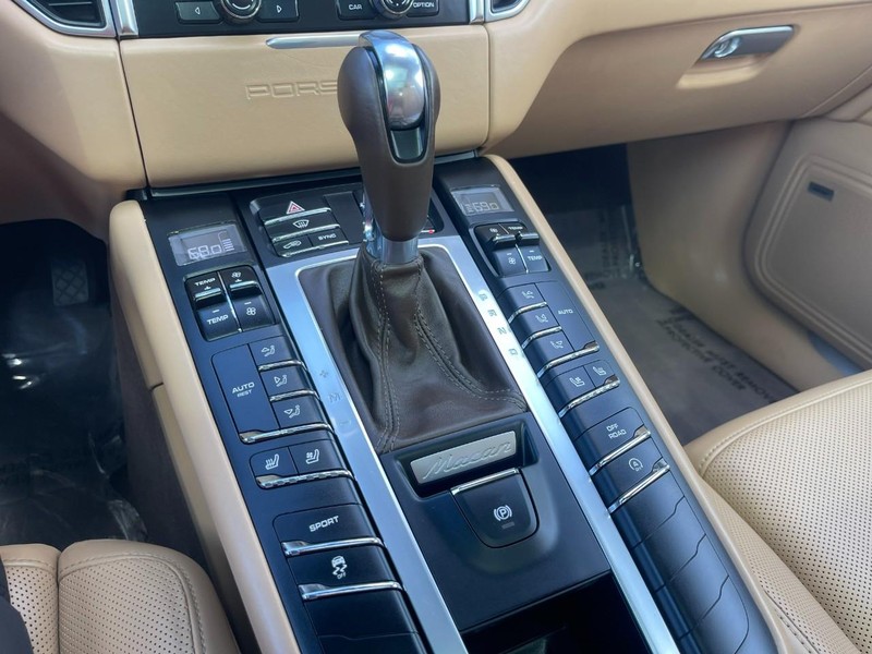 Porsche Macan Vehicle Image 41