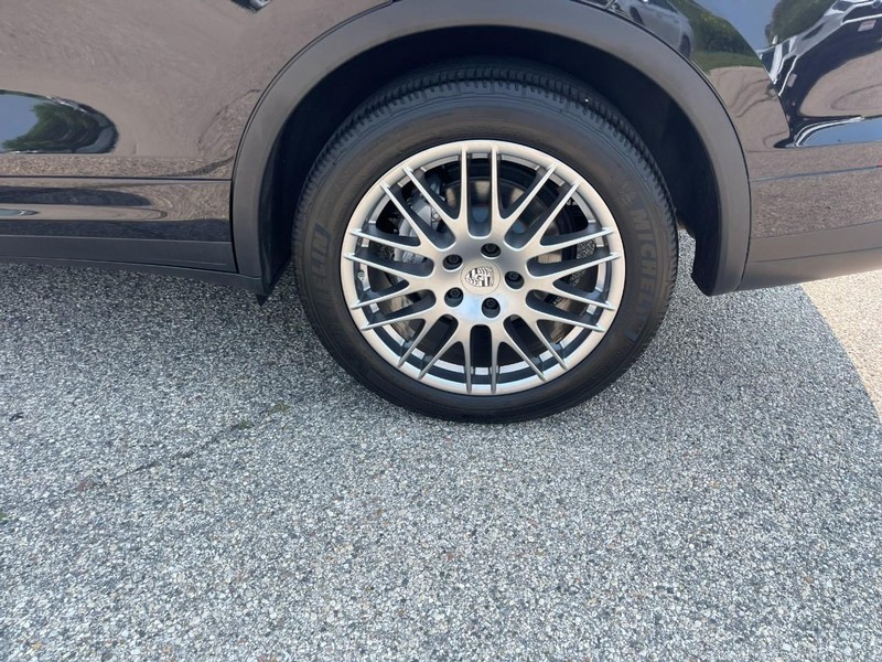 Porsche Cayenne Vehicle Image 05