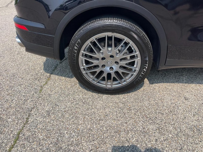 Porsche Cayenne Vehicle Image 08