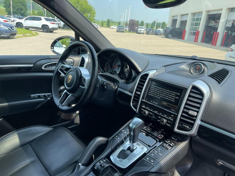 Porsche Cayenne Vehicle Image 09
