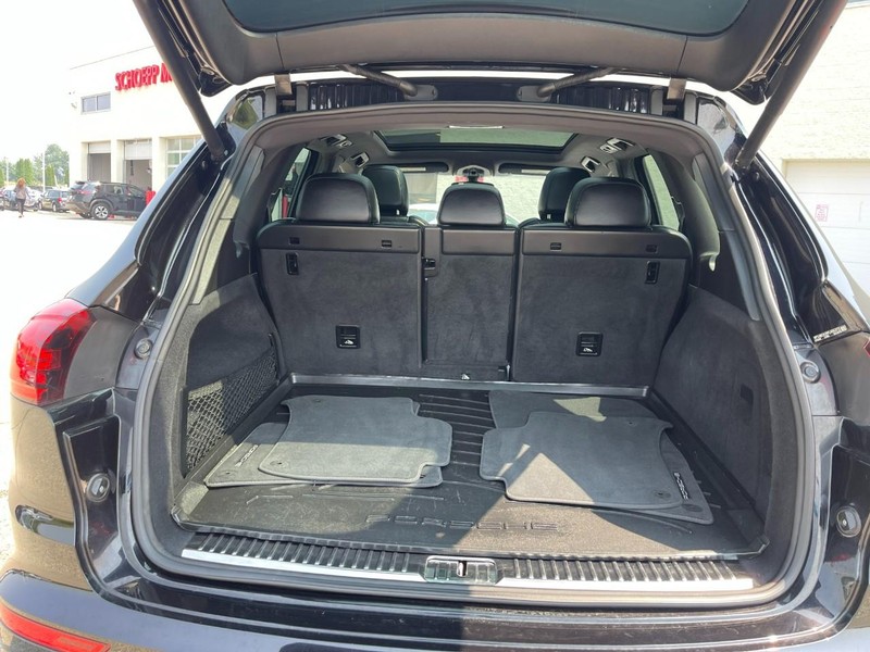 Porsche Cayenne Vehicle Image 19