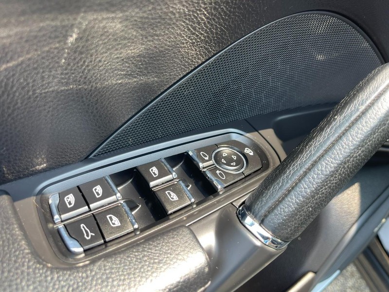 Porsche Cayenne Vehicle Image 26