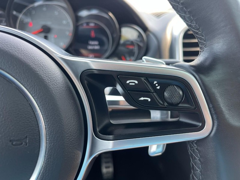 Porsche Cayenne Vehicle Image 31