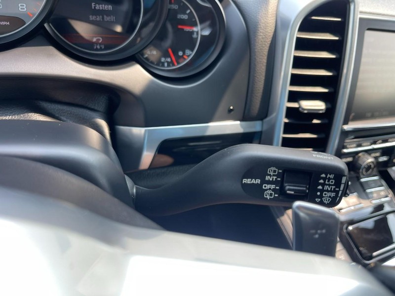Porsche Cayenne Vehicle Image 33