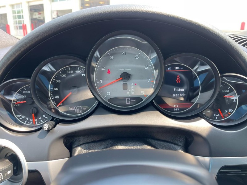 Porsche Cayenne Vehicle Image 34