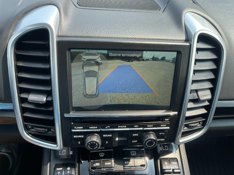 Porsche Cayenne Vehicle Image 36