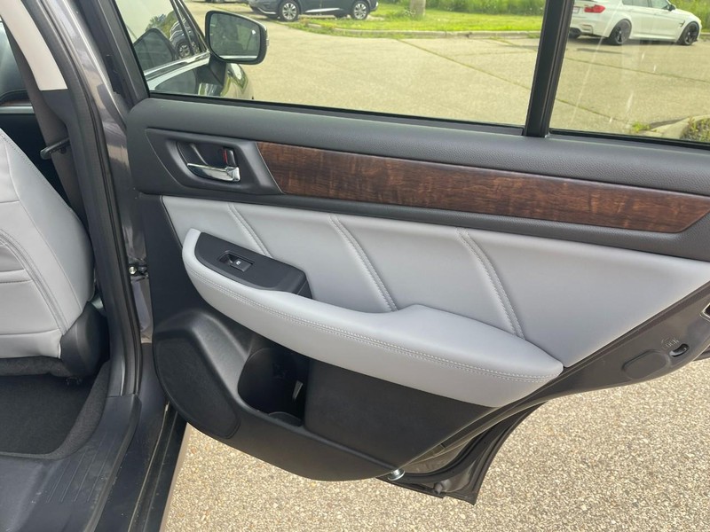 Subaru Outback Vehicle Image 18
