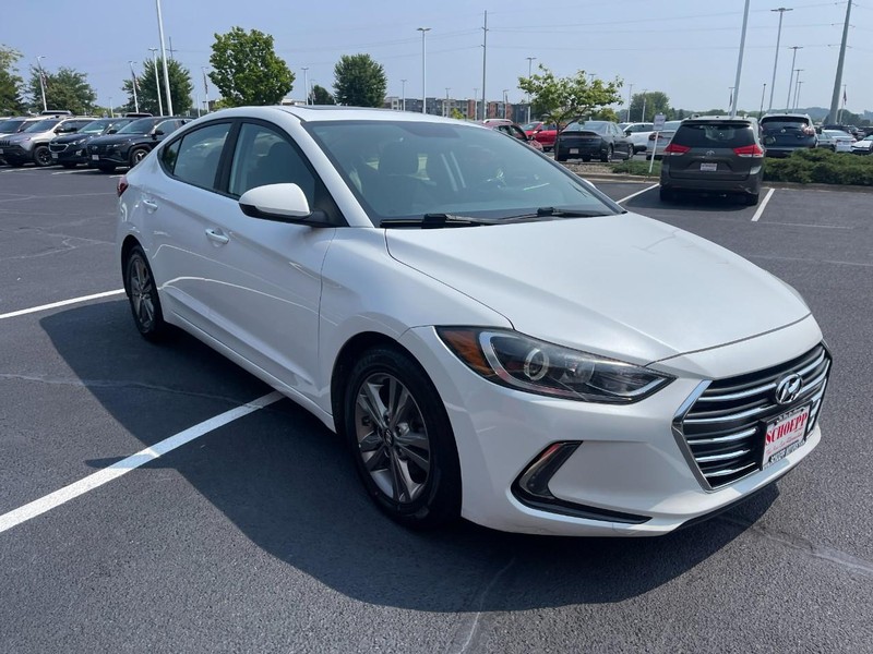 Hyundai Elantra Vehicle Image 02
