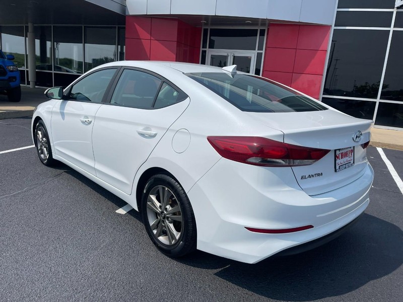 Hyundai Elantra Vehicle Image 04
