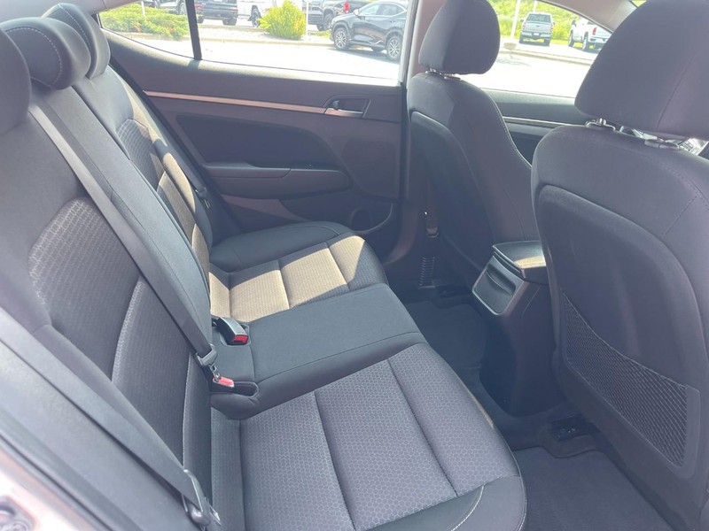 Hyundai Elantra Vehicle Image 13