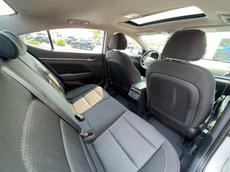 Hyundai Elantra Vehicle Image 14